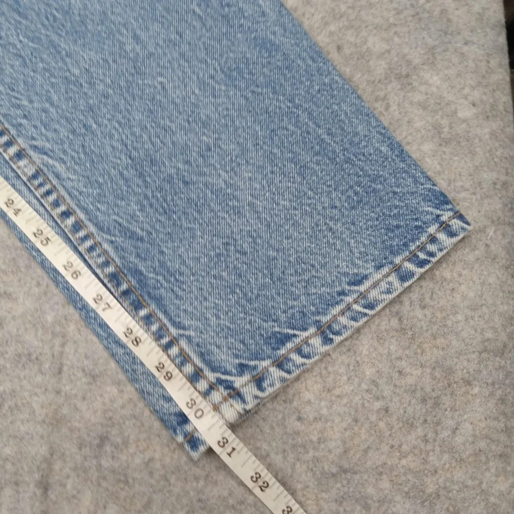 Vintage Levis Jeans Men 32x31 Light Straight Leg Denim Classic Fading Work Heavy